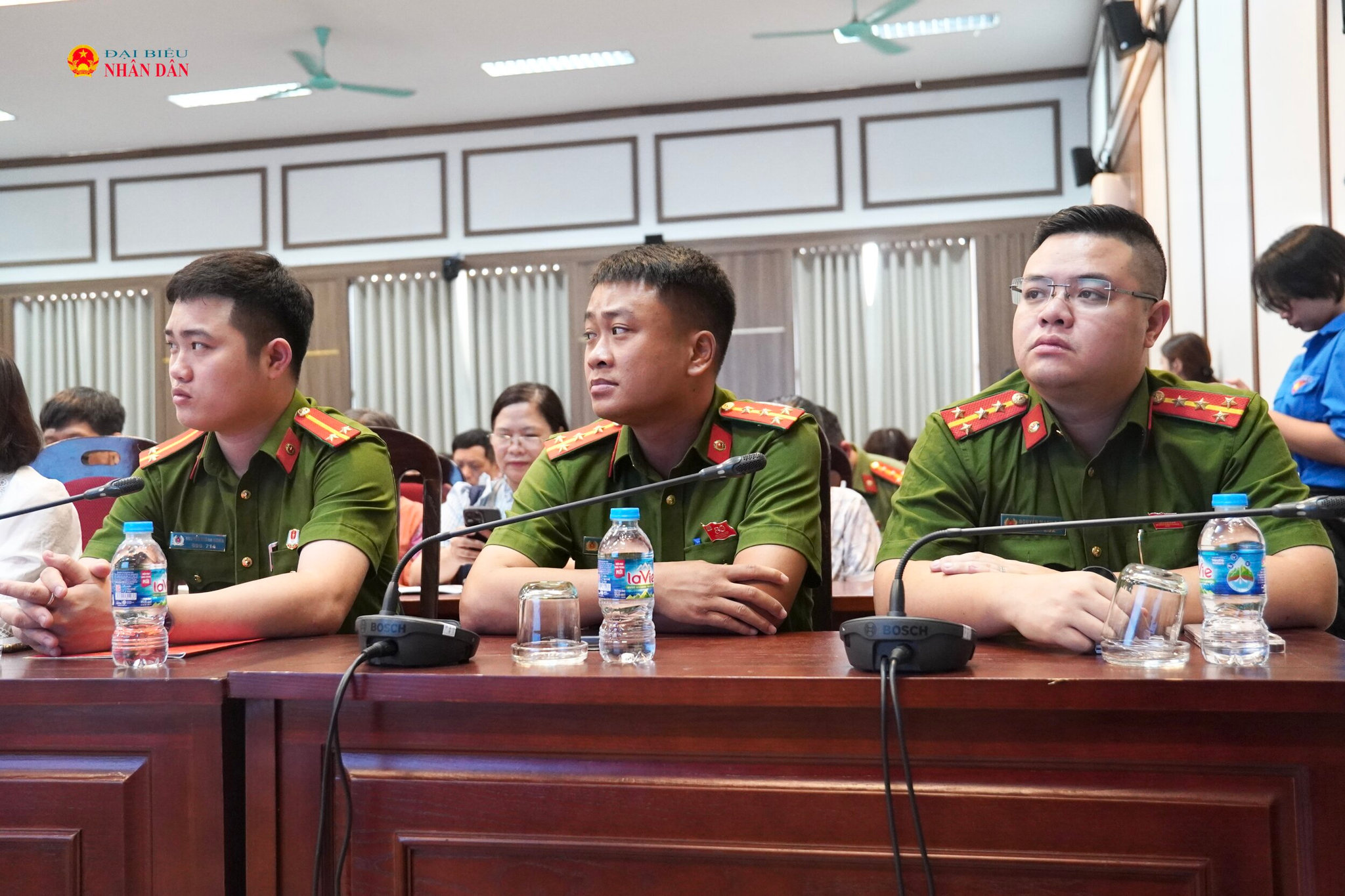 Các đại biểu tham dự chương trình.