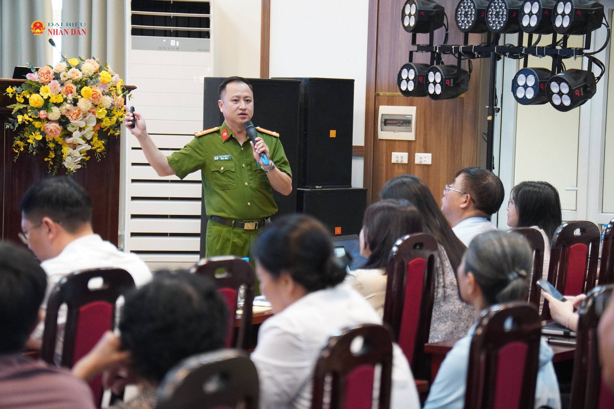 Thượng tá, Thạc sĩ, Giảng viên chính Đinh Thành An - Khoa Toán - Tin học và Ứng dụng KHCN trong PCTP, Học viện CSND tập huấn nội dung ”Ứng dụng công nghệ thông tin trong công tác mặt trận tại cơ sở” tại sự kiện.