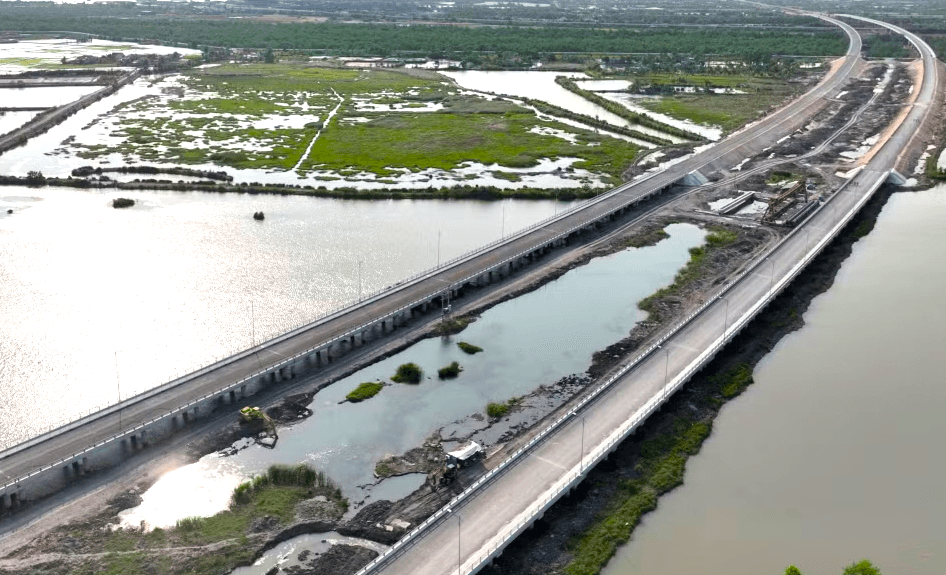 đường ven sông Quảng Ninh