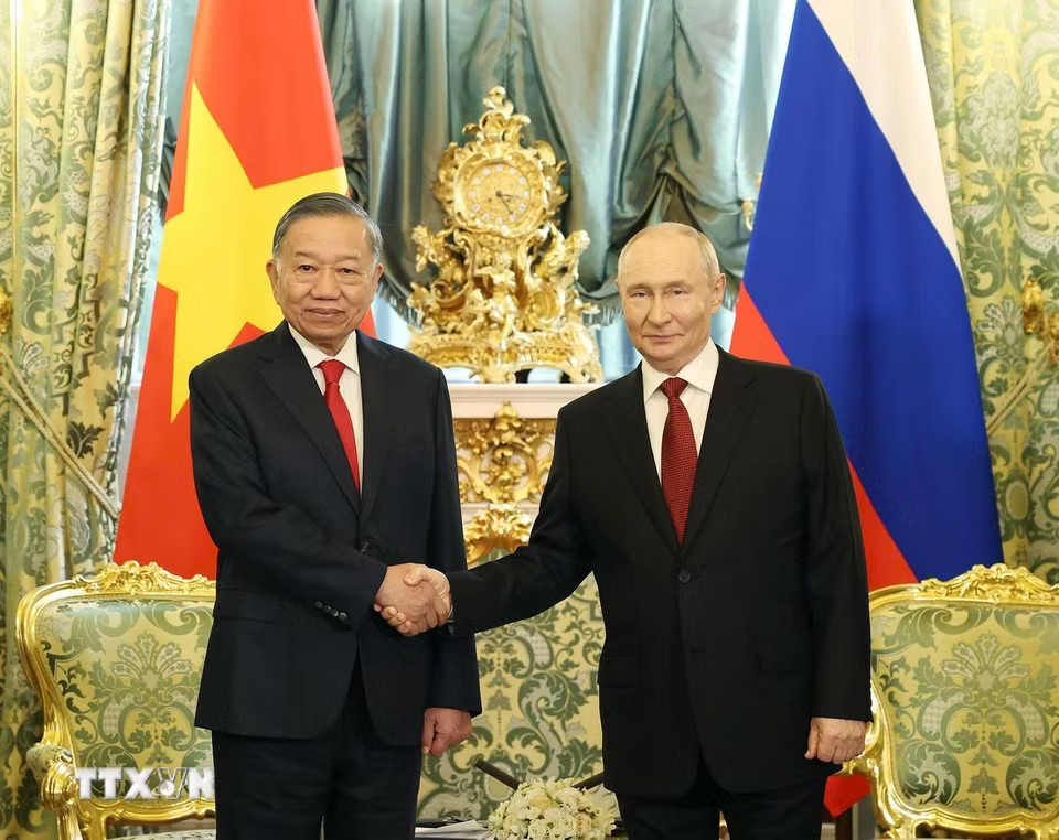 Tổng Bí thư, Chủ tịch nước Tô Lâm gặp hẹp Tổng thống Liên bang Nga Vladimir Putin