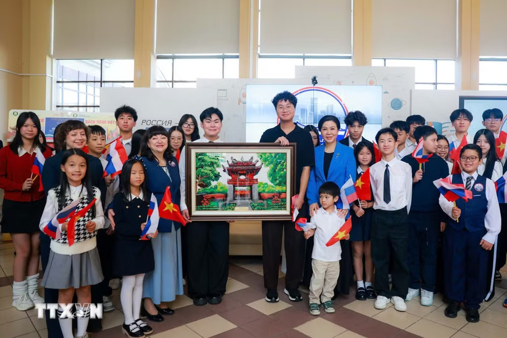 Bà Ngô Phương Ly - Phu nhân Tổng Bí thư, Chủ tịch nước Tô Lâm thăm Trường phổ thông số 1253