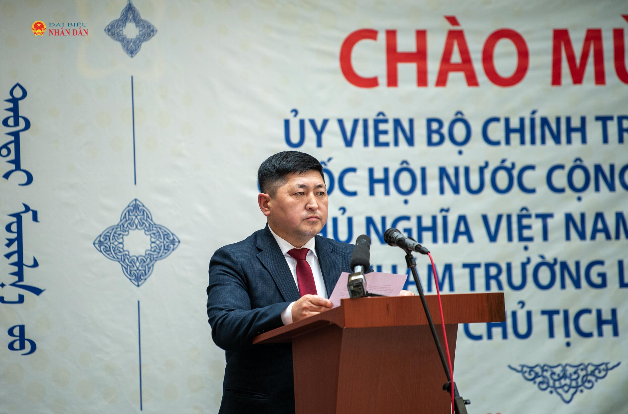 Hiệu trưởng B. Choidorj phát biểu