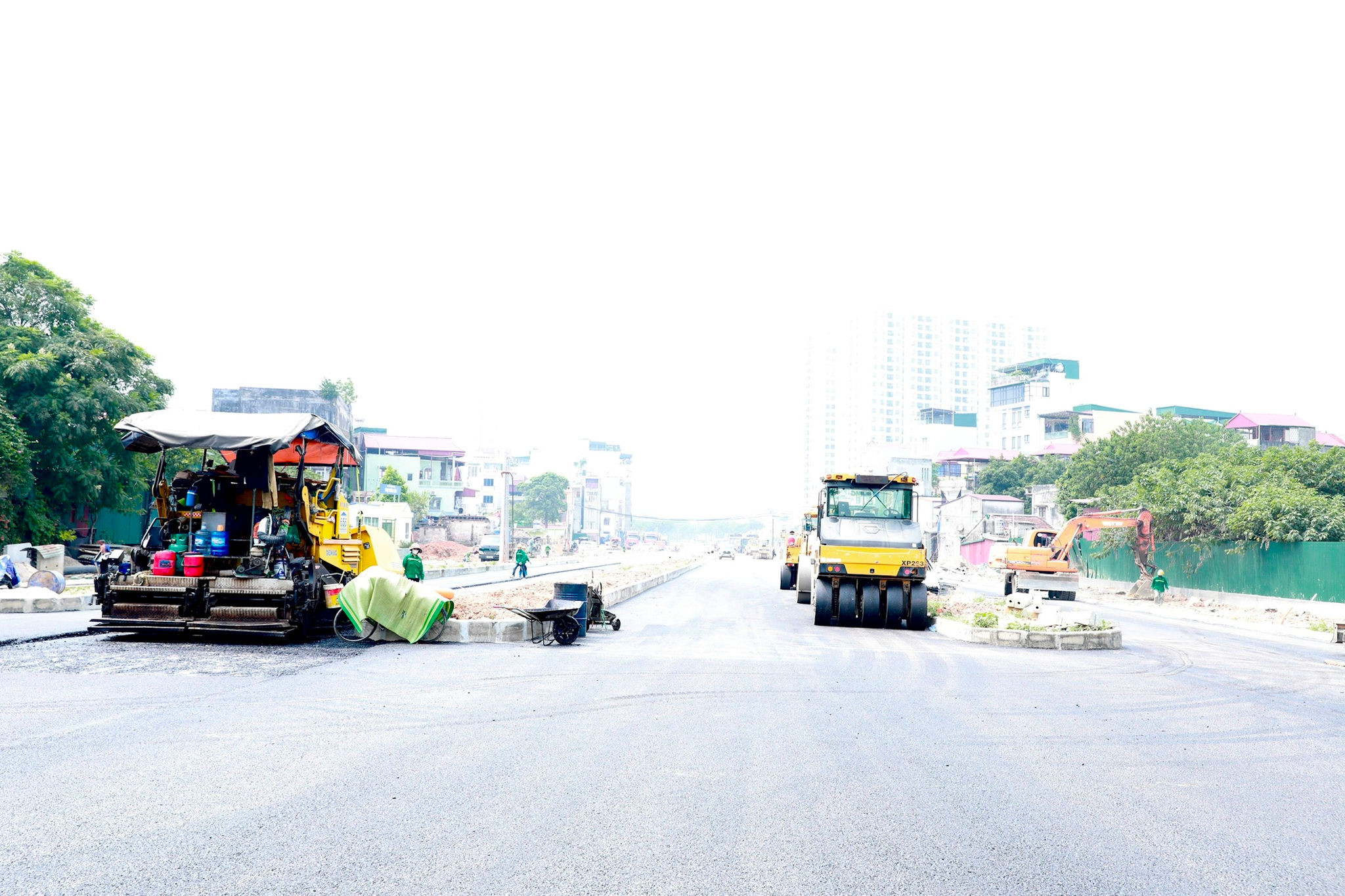 Nhân lực, vật lực tích cực thi công ”3 ca, 4 kíp” trên các đoạn tuyến