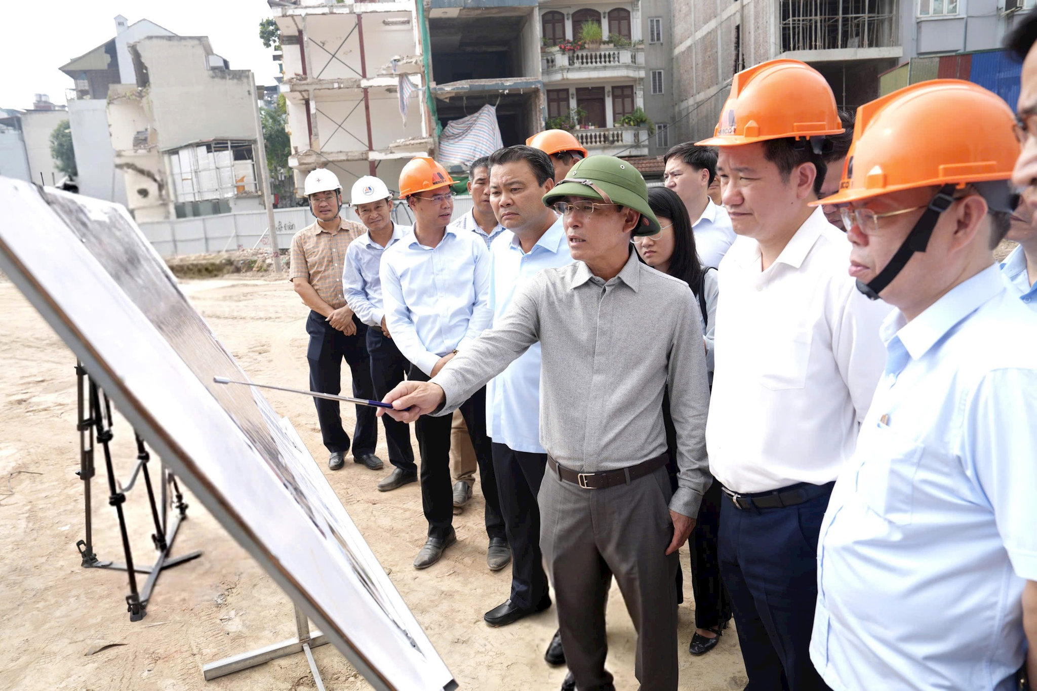 Quyết tâm thực hiện đúng cam kết, bảo đảm mục tiêu thông xe kỹ thuật tuyến đường dịp kỷ niệm Ngày Giải phóng Thủ đô 10/10