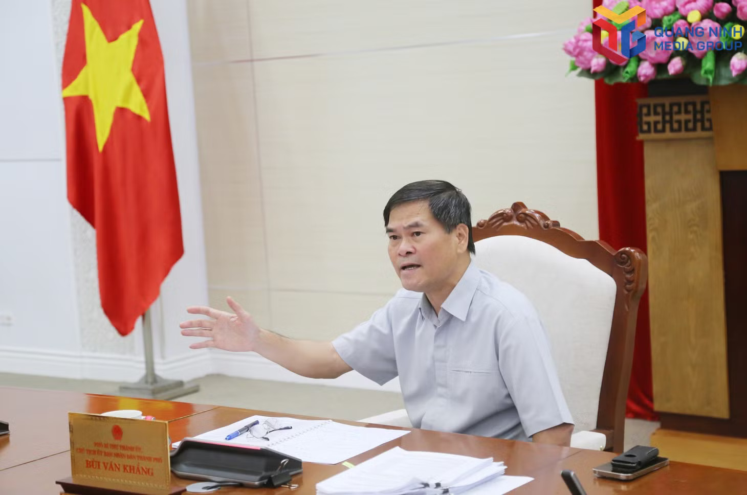 Phó Bí thư Thành ủy, Chủ tịch UBND thành phố Quảng Ninh Bùi Văn Khắng kết luận cuộc họp. Ảnh: Nguyễn Thanh