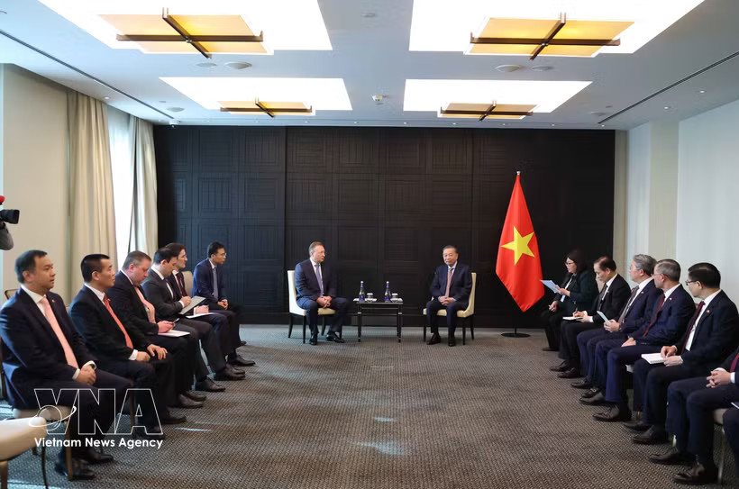 General Secretary of the Communist Party of Vietnam Central Committee and President To Lam meets with General Director of Zarubezhneft JSC Sergei Kudryashov in Moscow on September 9, 2026. (Photo: VNA)