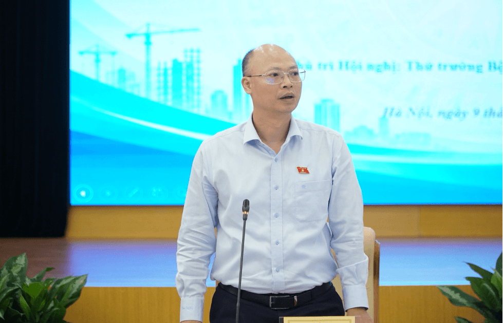 Ông Lê Trung Thành - Ủy viên là đại biểu quốc hội hoạt động chuyên trách Ủy ban Khoa học, Công nghệ và Môi trường