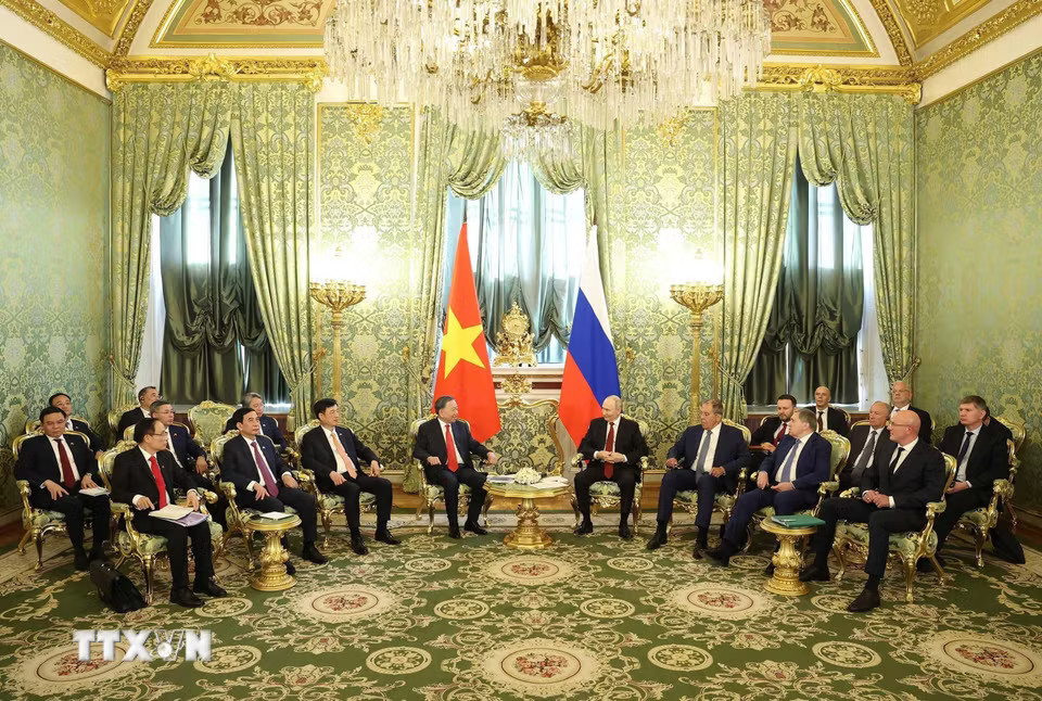 Tổng Bí thư, Chủ tịch nước Tô Lâm gặp hẹp Tổng thống Liên bang Nga Vladimir Putin