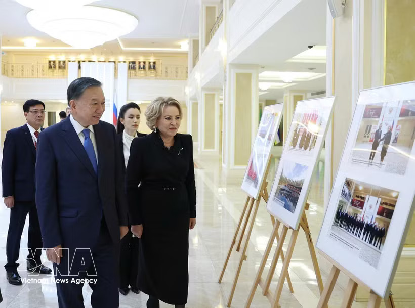 General Secretary of the Communist Party of Vietnam (CPV) Central Committee and President To Lam and Chairwoman of the Federation Council of the Federal Assembly of Russia Valentina Matvienko see photos depicting the Vietnam-Russia relationship. (Photo: VNA)
