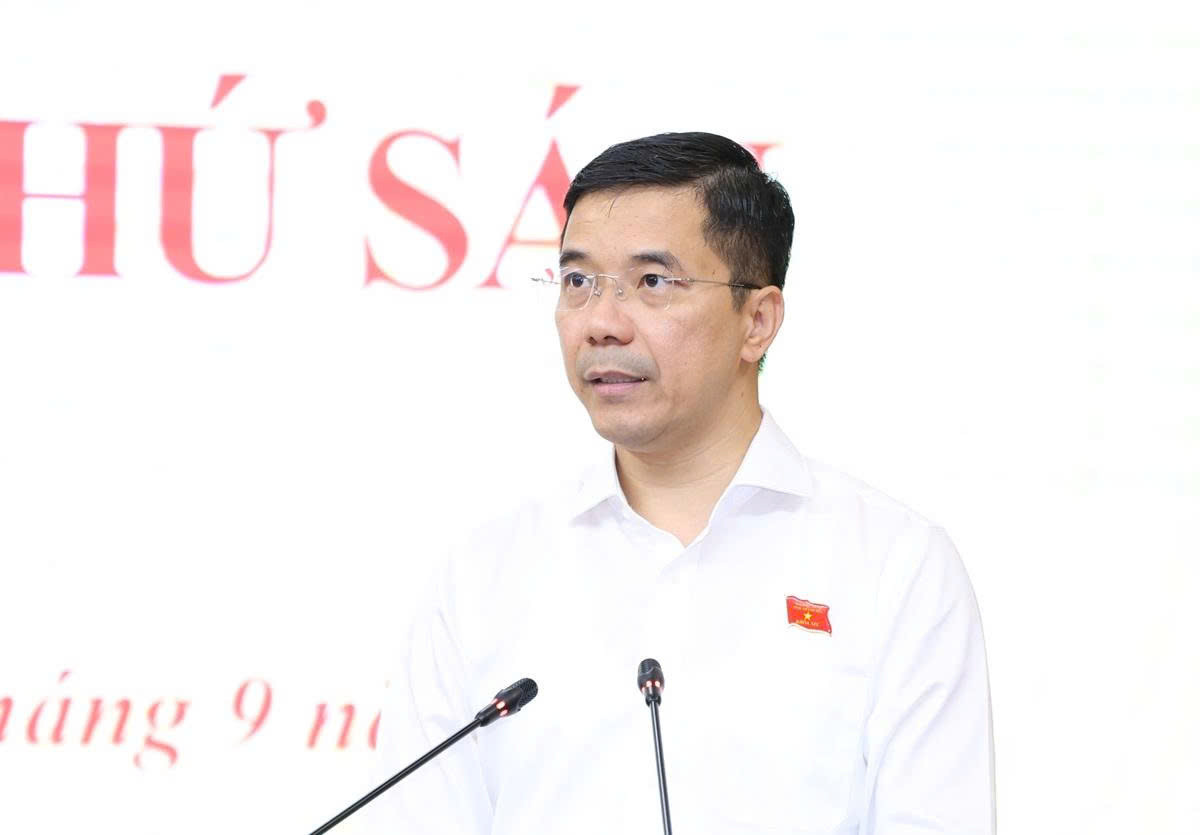 Ủy viên dự khuyết Trung ương Đảng, Phó Bí thư Thường trực Tỉnh ủy, Chủ tịch HĐND tỉnh Thanh Hóa Nguyễn Hồng Phong phát biểu khai mạc kỳ họp