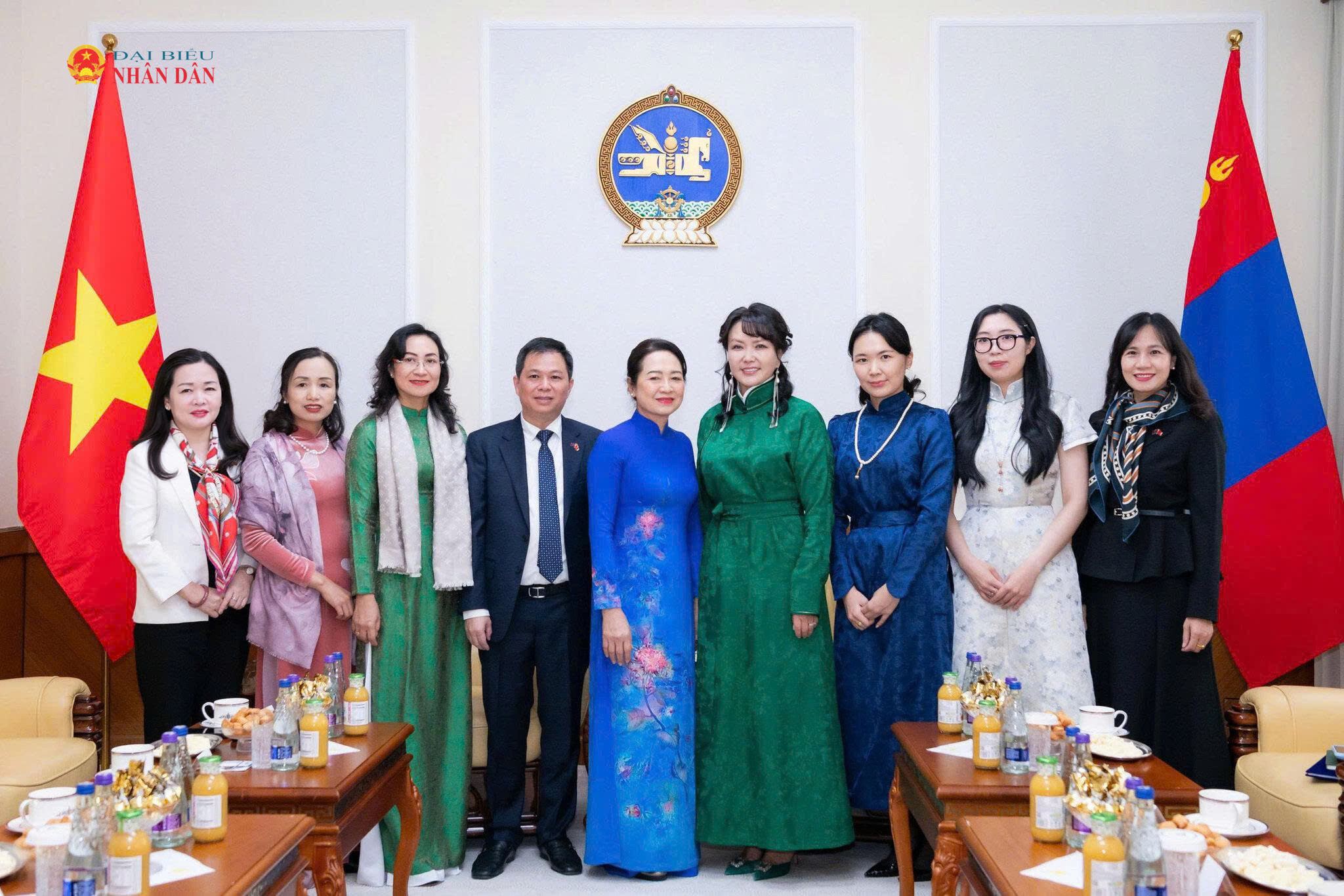 Phu nhân Chủ tịch Quốc hội Nguyễn Thị Thanh Nga; Phu nhân Chủ tịch Quốc hội Mông Cổ Gantsetseg Tsendsuren và các đại biểu tại cuộc gặp