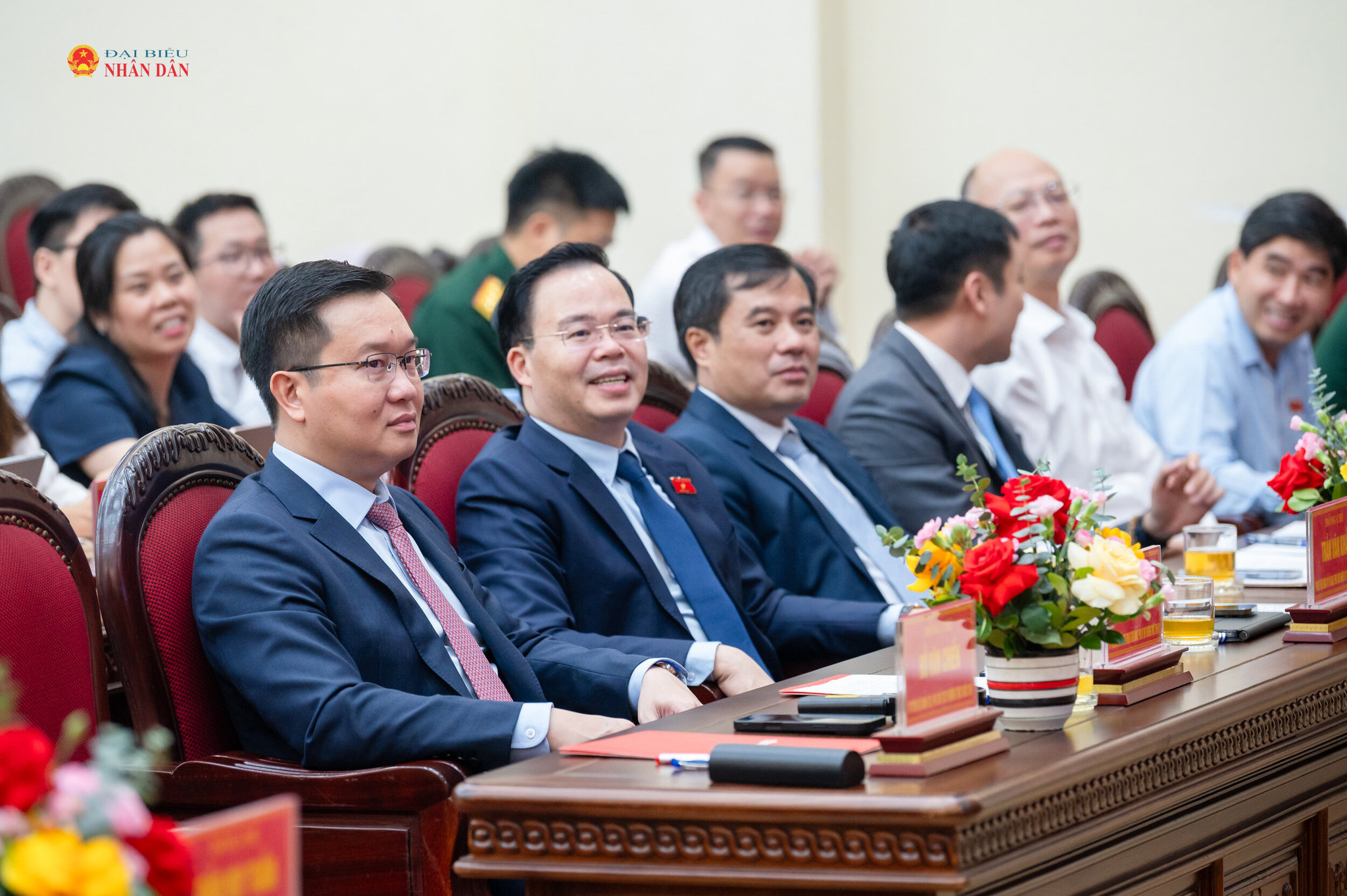 Phó Bí thư Thường trực Tỉnh ủy Trần Đăng Quỳnh; Phó Chủ nhiệm Ủy ban Khoa học, Công nghệ và Môi trường Trần Văn Khải dự Hội nghị chuyển giao Bộ học liệu “Bình dân học vụ số” tại Ninh Bình