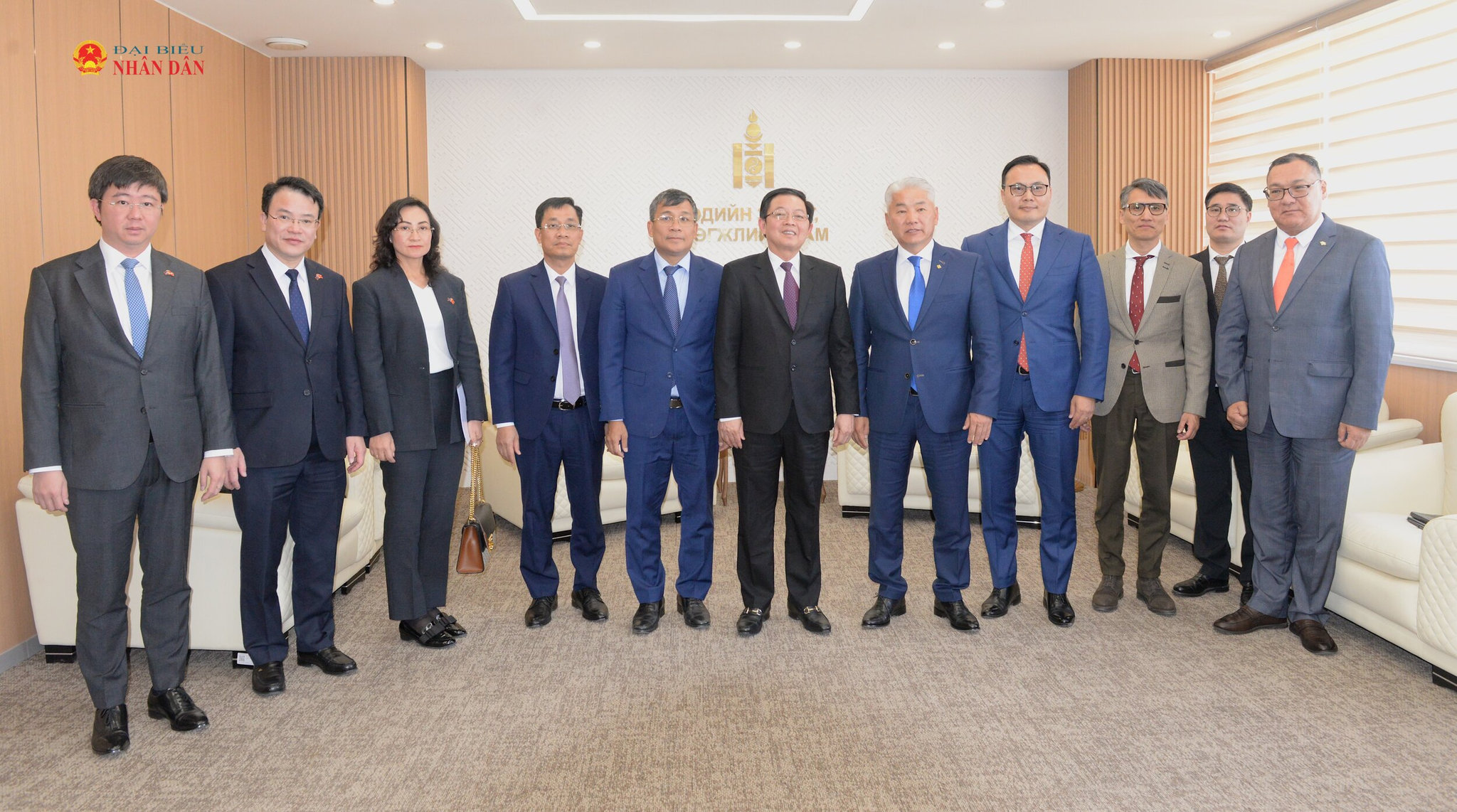 Phó Thủ tướng Chính phủ Hồ Quốc Dũng và Phó Thủ tướng Thường trực, Bộ trưởng Kinh tế và Phát triển Mông Cổ Jadamba Enkhbayar cùng các đại biểu hai nước