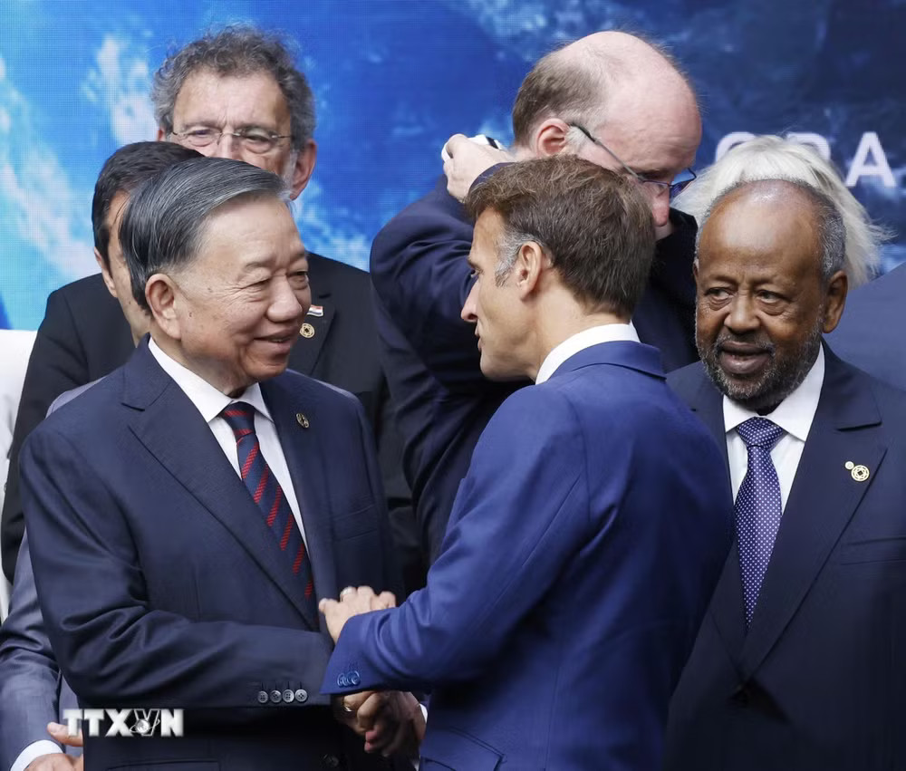 Tổng Bí thư, Chủ tịch nước Tô Lâm và Tổng thống Pháp Emmanuel Macron. Ảnh: Thống Nhất/TTXVN