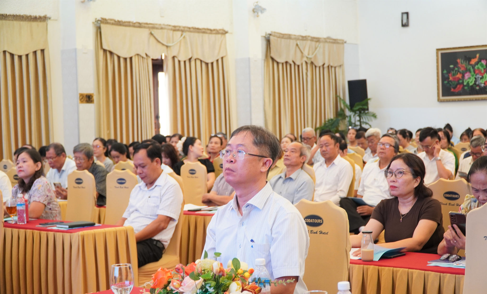 Các đại biểu tham dự hội nghị
