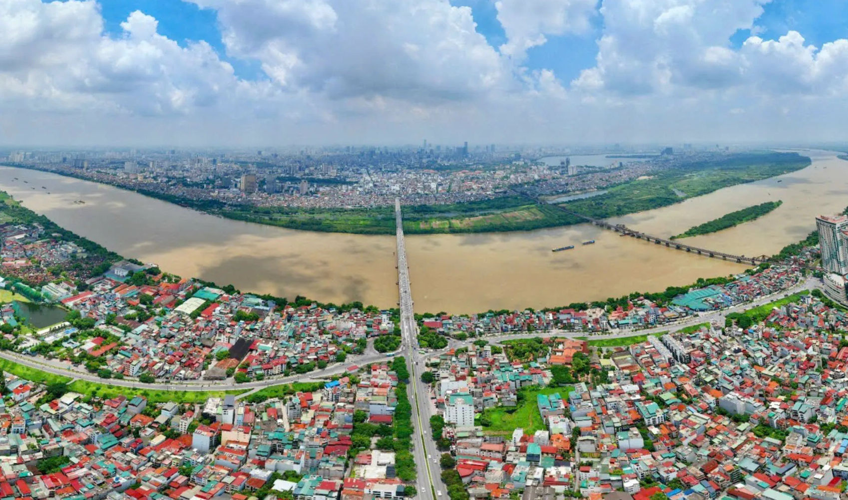Sông Hồng được nhìn nhận không chỉ là một dòng chảy địa lý mà còn là mạch nguồn lịch sử - văn hóa của Thủ đô