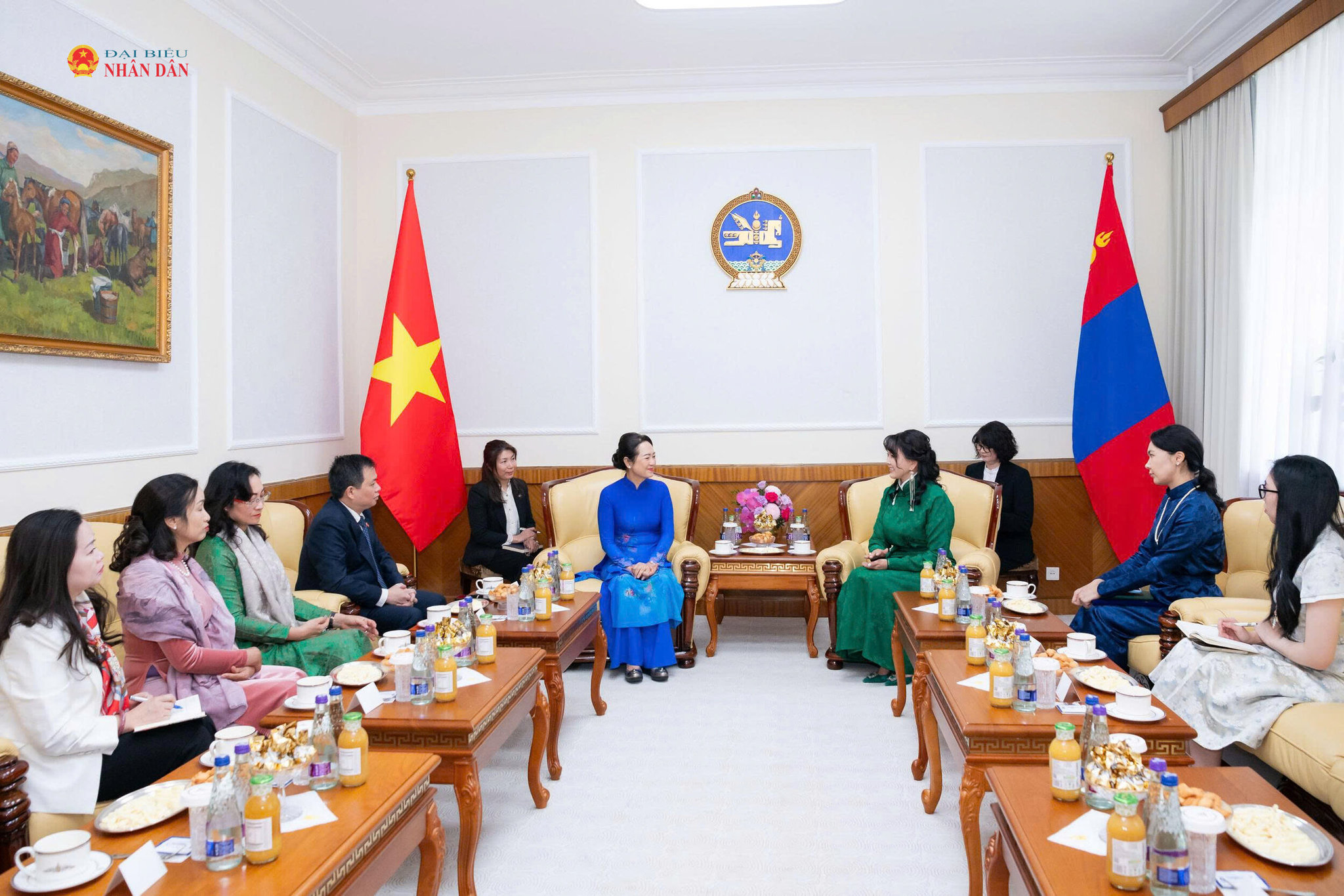 Phu nhân Chủ tịch Quốc hội Nguyễn Thị Thanh Nga gặp Phu nhân Chủ tịch Quốc hội Mông Cổ Gantsetseg Tsendsuren