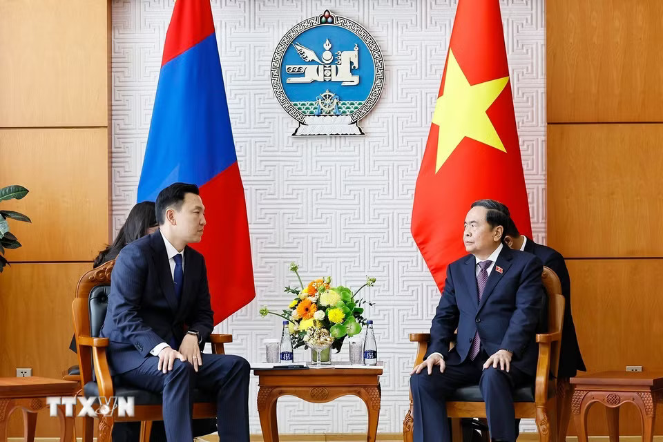 Chủ tịch Quốc hội Trần Thanh Mẫn hội kiến Thủ tướng Mông Cổ Nyam-Osor Uchral. (Ảnh: Doãn Tấn/TTXVN)
