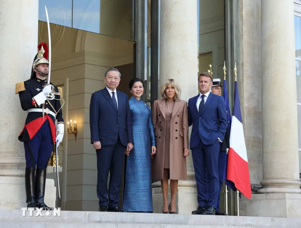 Tổng thống Pháp Emmanuel Macron và Phu nhân đón Tổng Bí thư, Chủ tịch nước Tô Lâm và Phu nhân