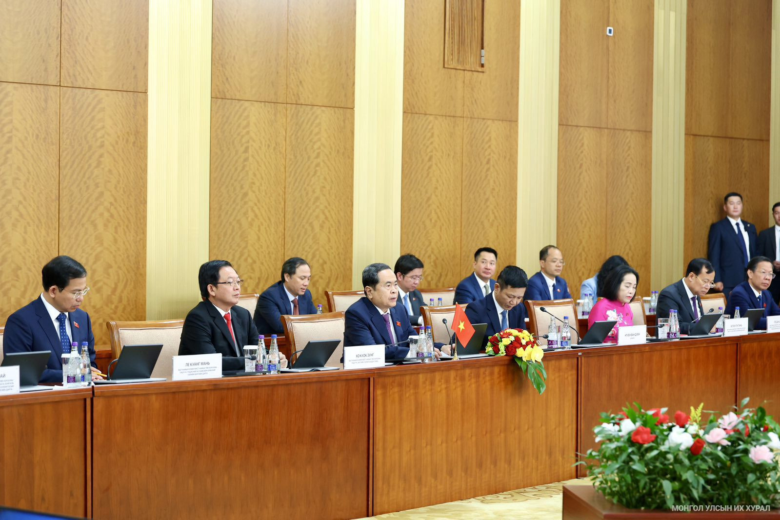 Chủ tịch Quốc hội Trần Thanh Mẫn và đoàn đại biểu cấp cao Việt Nam trong cuộc hội đàm với Chủ tịch Quốc hội Mông Cổ Sandag Byambatsogt