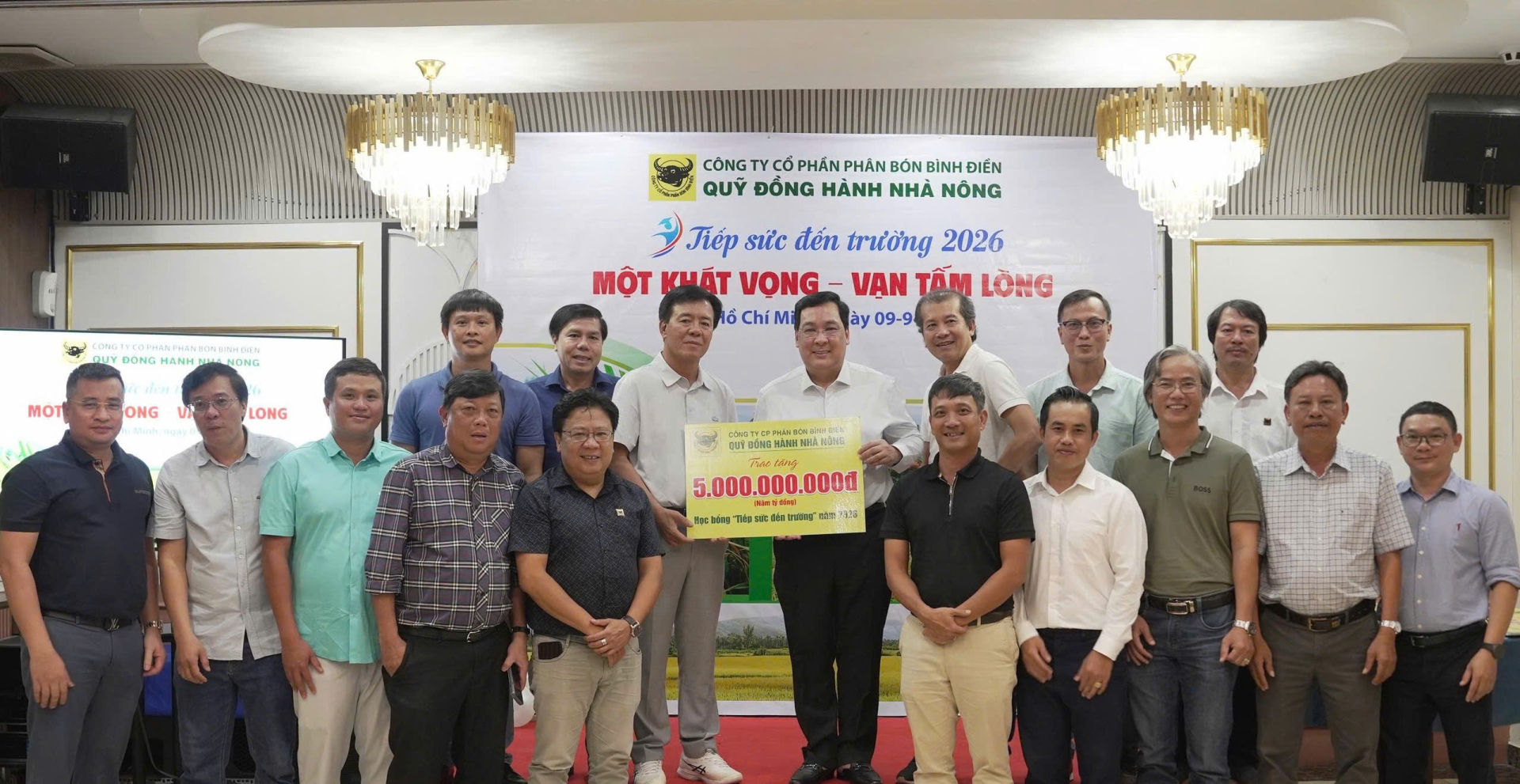 Các đơn vị của Quỹ ”Đồng hành nhà nông” cùng đồng lòng tiếp sức đến trường cho tân sinh viên
