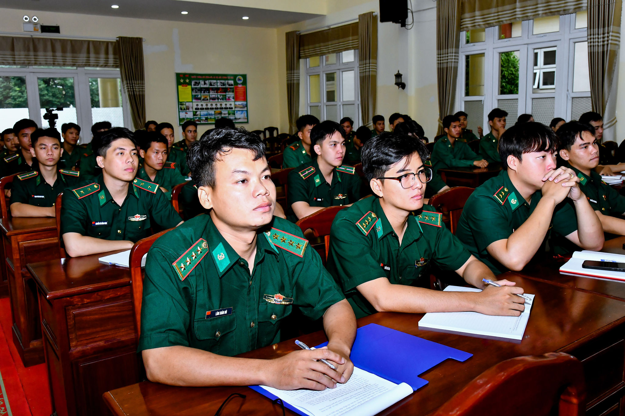 Cán bộ, chiến sĩ Bộ đội Biên phòng TP. Cần Thơ tham dự cuộc tọa đàm