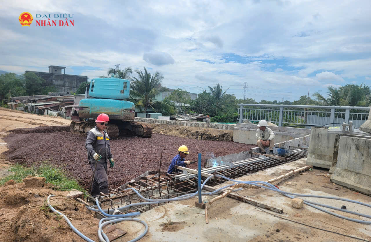 UBND TP. Hồ Chí Minh yêu cầu các đơn vị, địa phương, doanh nghiệp đẩy nhanh tiến độ dự án nhưng toàn bộ quy trình phải đảm bảo tuân thủ nghiêm ngặt hệ thống pháp luật về đầu tư PPP