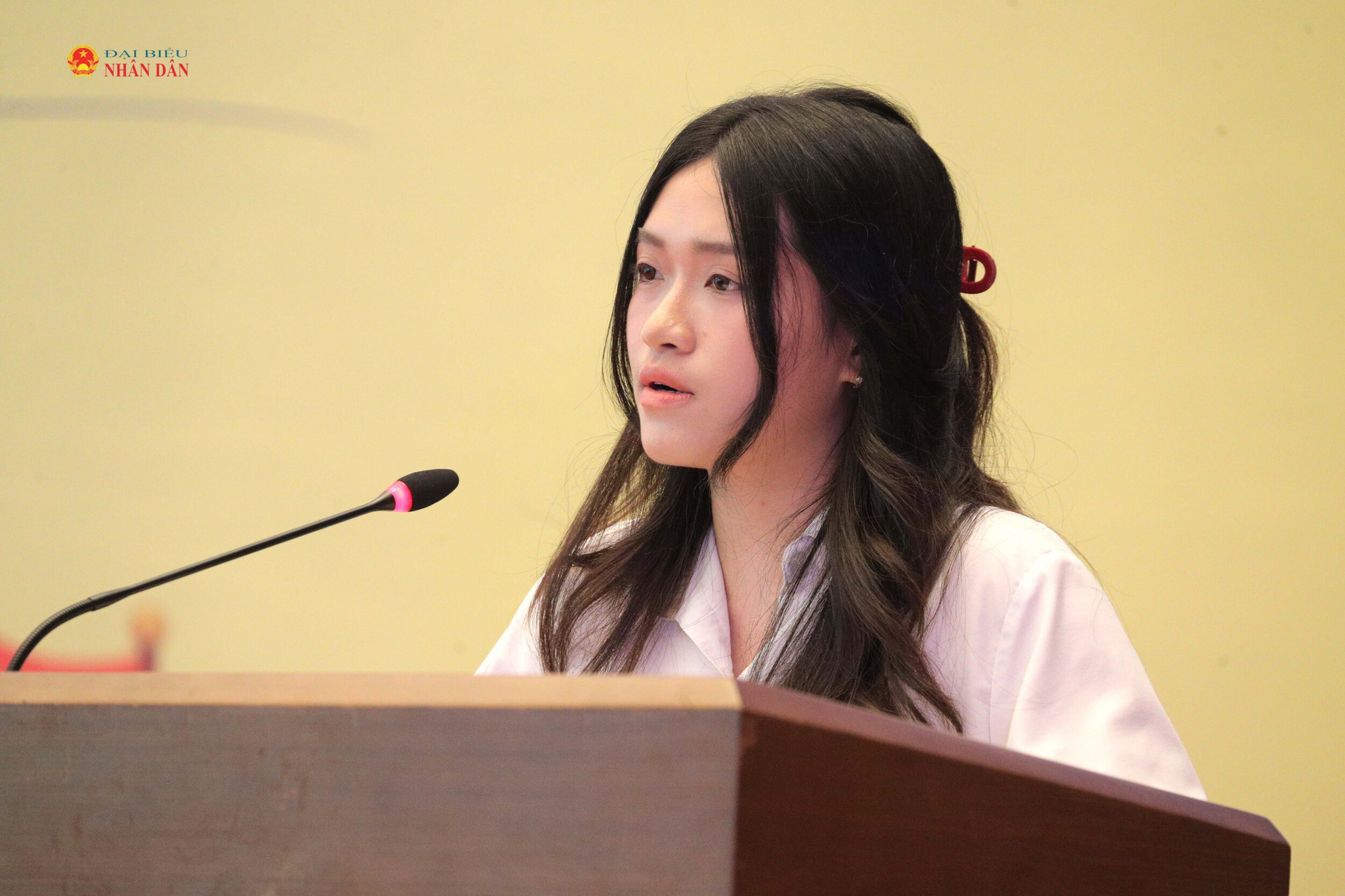 Em Nguyễn Hương Giang thay mặt học sinh có thành tích xuất sắc trong học tập và rèn luyện phát biểu