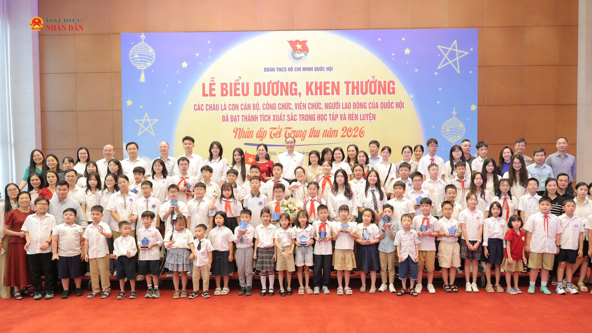 Các đại biểu chụp lưu niệm