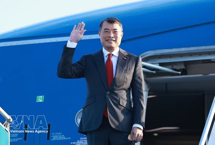 Prime Minister Le Minh Hung leaves Hanoi on September 12 morning for the 18th BRICS Summit and bilateral activities in India. Photo: VNA