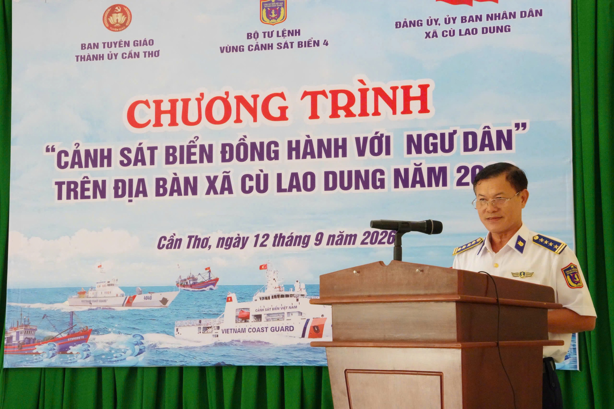 Ủy viên Ban Thường vụ Đảng ủy, Phó Chính ủy Bộ Tư lệnh Vùng Cảnh sát biển 4 Đại tá Nguyễn Thái Dương phát biểu tại Chương trình