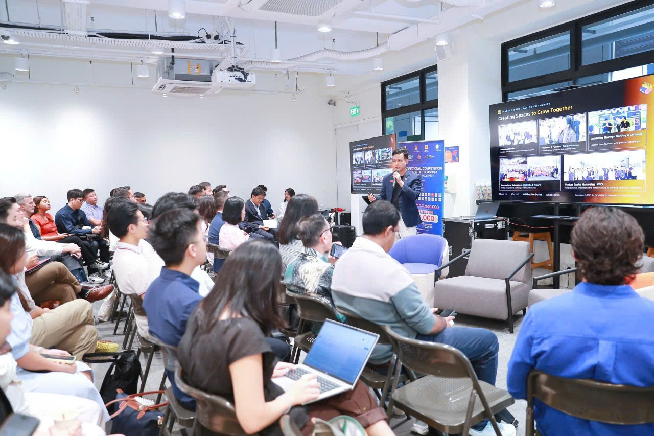 Đại diện Ban tổ chức cuộc thi Data for Life đã chia sẻ khái quát về mục tiêu, định hướng và hành trình phát triển của cuộc thi