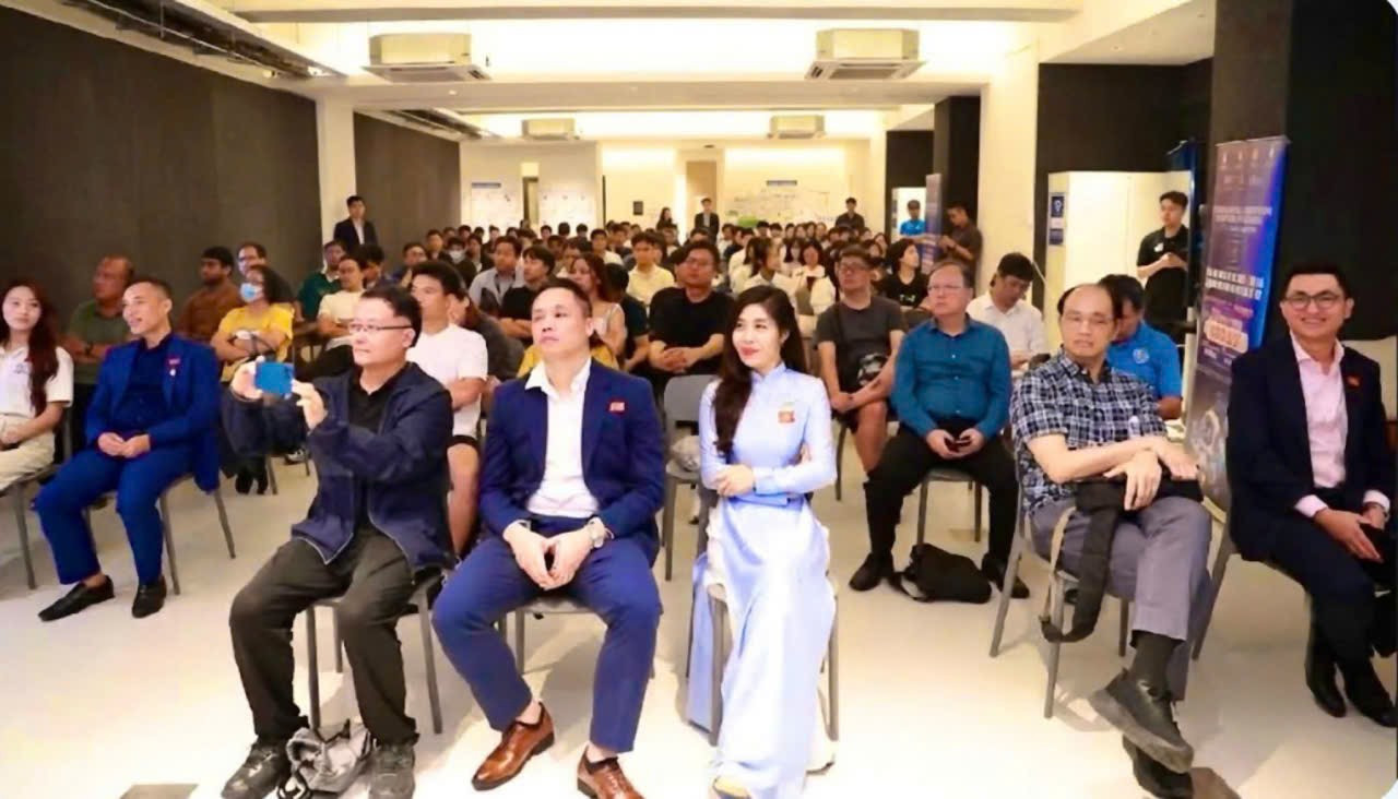 Các đại biểu dự phiên toạ đàm chuyên sâu của chương trình