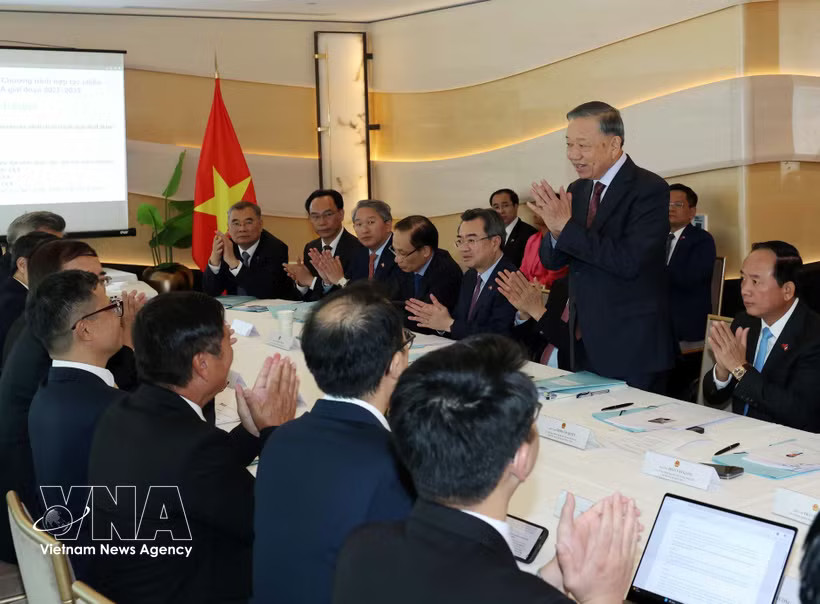 General Secretary of the Communist Party of Vietnam Central Committee and President To Lam receives Vietnamese technology experts in France. (Photo: VNA)