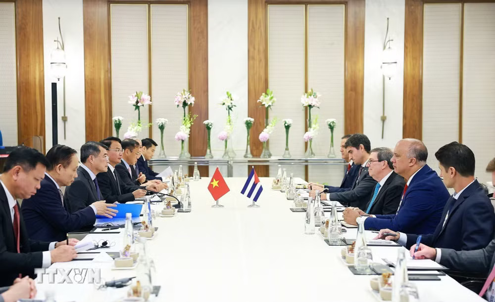 Thủ tướng Lê Minh Hưng tiếp Bộ trưởng Ngoại giao Cuba Bruno Rodríguez Parrilla
