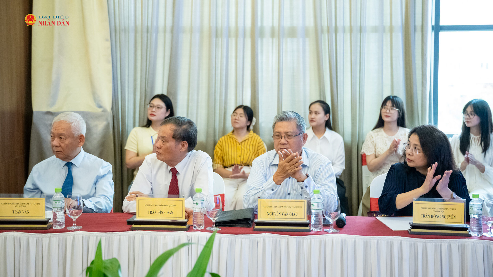 Các đại biểu tham dự tọa đàm. Ảnh: Phạm Thắng