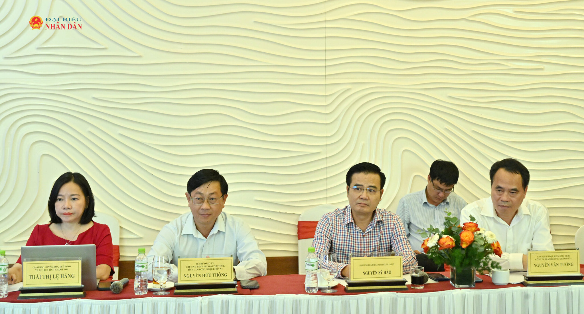 Các đại biểu tại tọa đàmVQK_7147