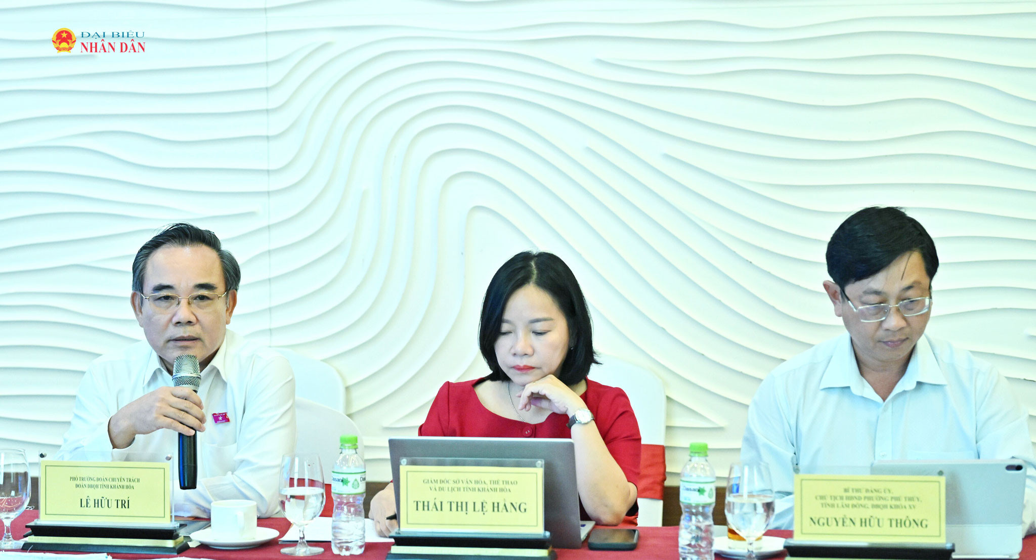 Phó Trưởng Đoàn ĐBQH chuyên trách, phụ trách Đoàn ĐBQH tỉnh Khánh Hòa Lê Hữu Trí phát biểu