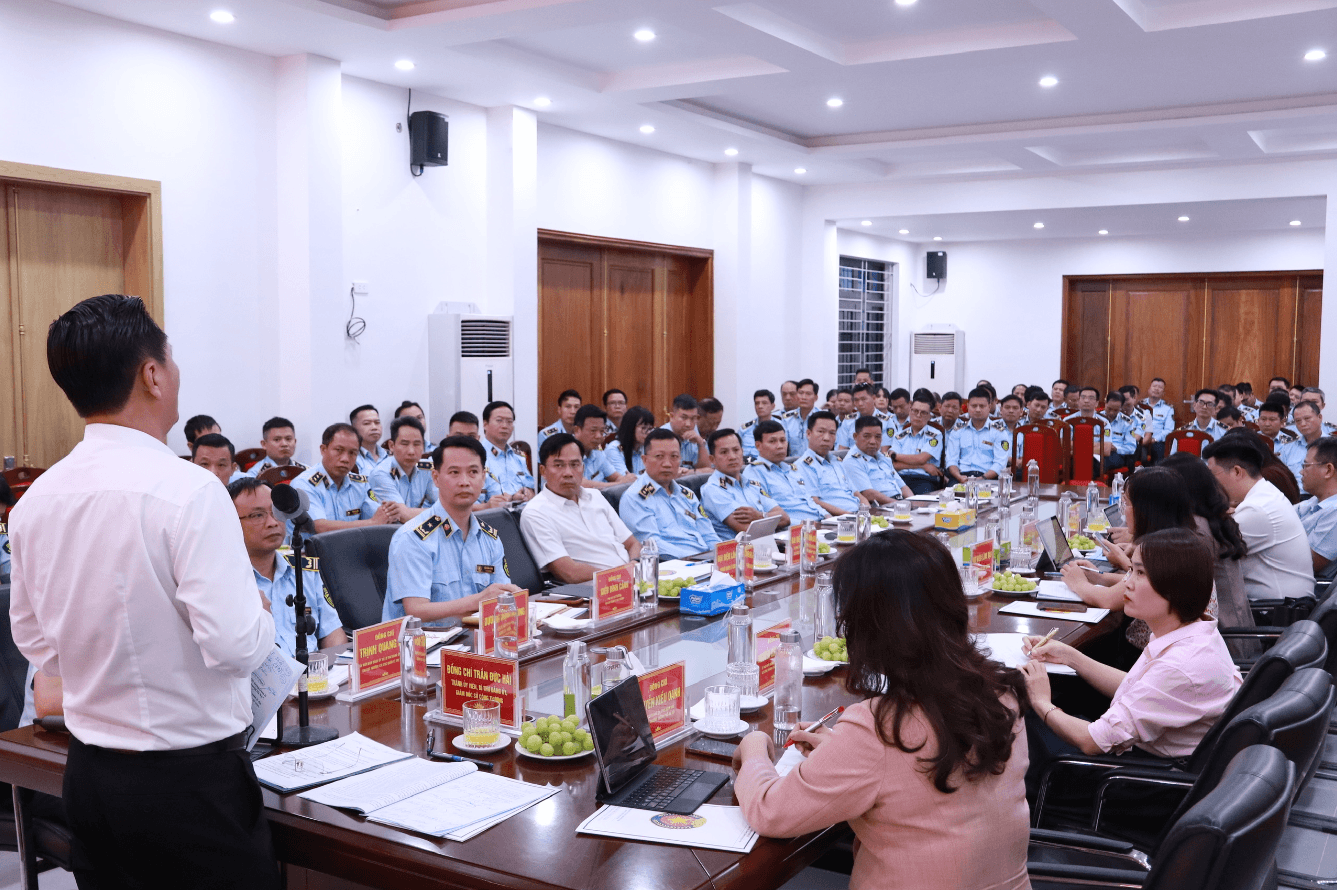 Toàn cảnh buổi làm việc. Ảnh QLTT
