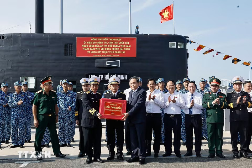 Chủ tịch Quốc hội Trần Thanh Mẫn thăm, làm việc với Quân chủng Hải quân