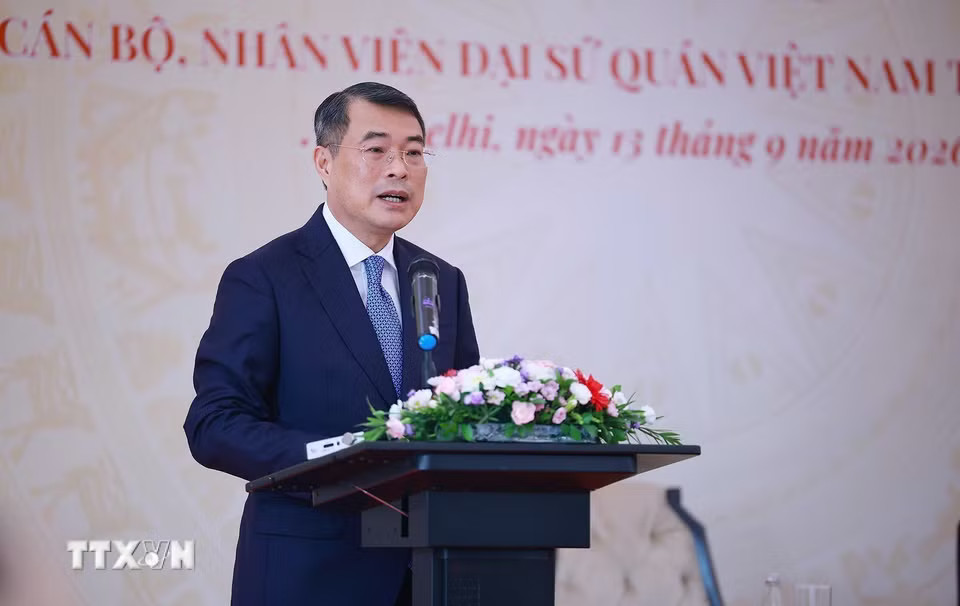 Thủ tướng Lê Minh Hưng phát biểu tại buổi gặp cán bộ, nhân viên Đại sứ quán Việt Nam tại Ấn Độ