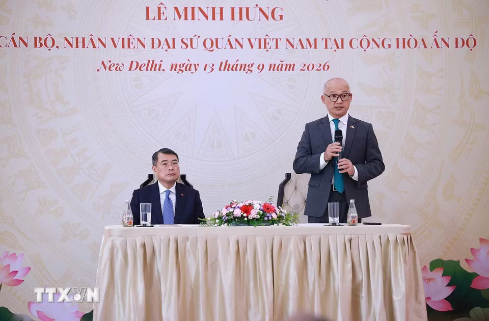 Đại sứ Việt Nam tại Ấn Độ Trịnh Minh Mạnh báo cáo tại buổi gặp