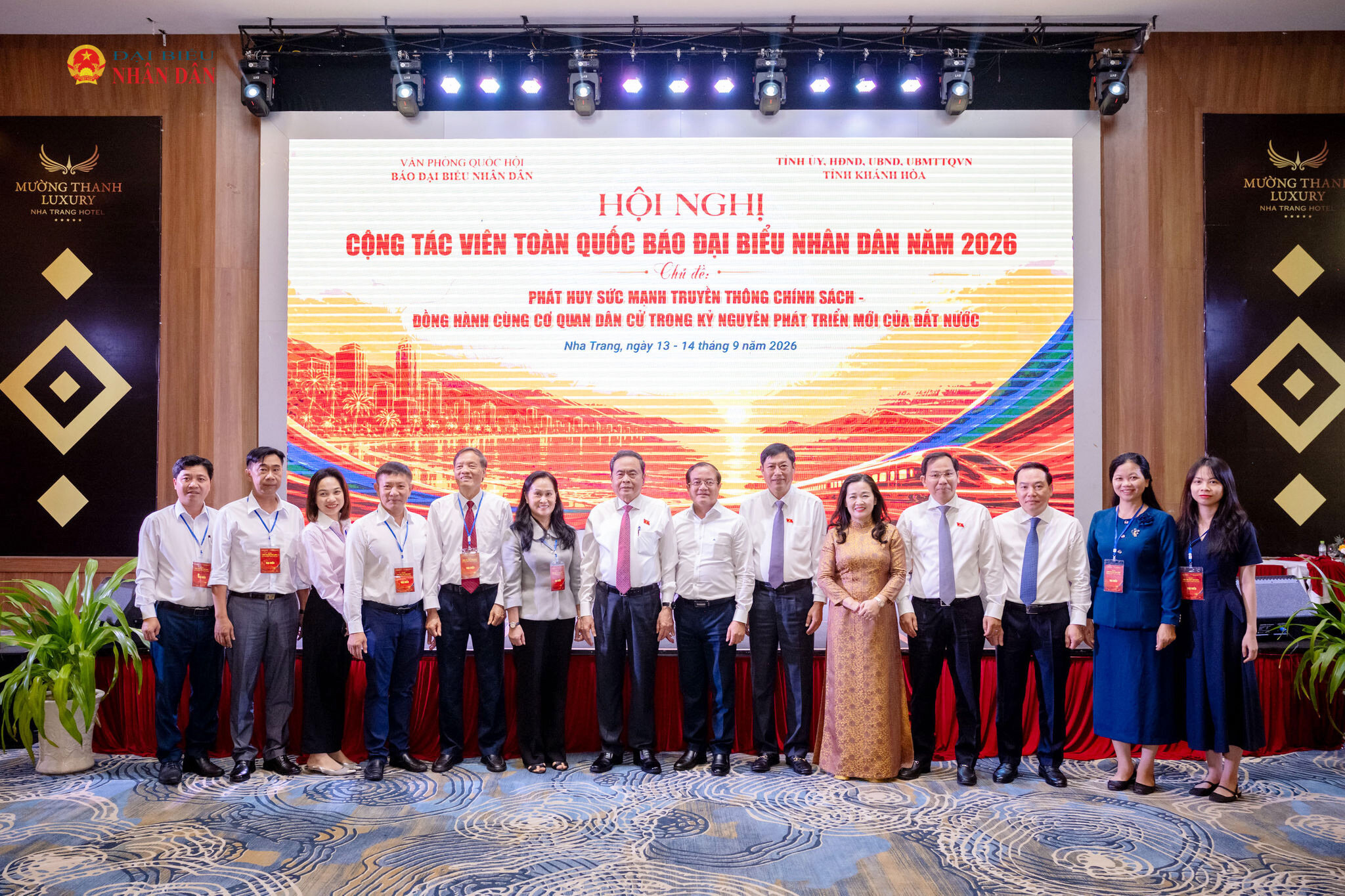 Chủ tịch Quốc hội Trần Thanh Mẫn với các đại biểu dự hội nghị