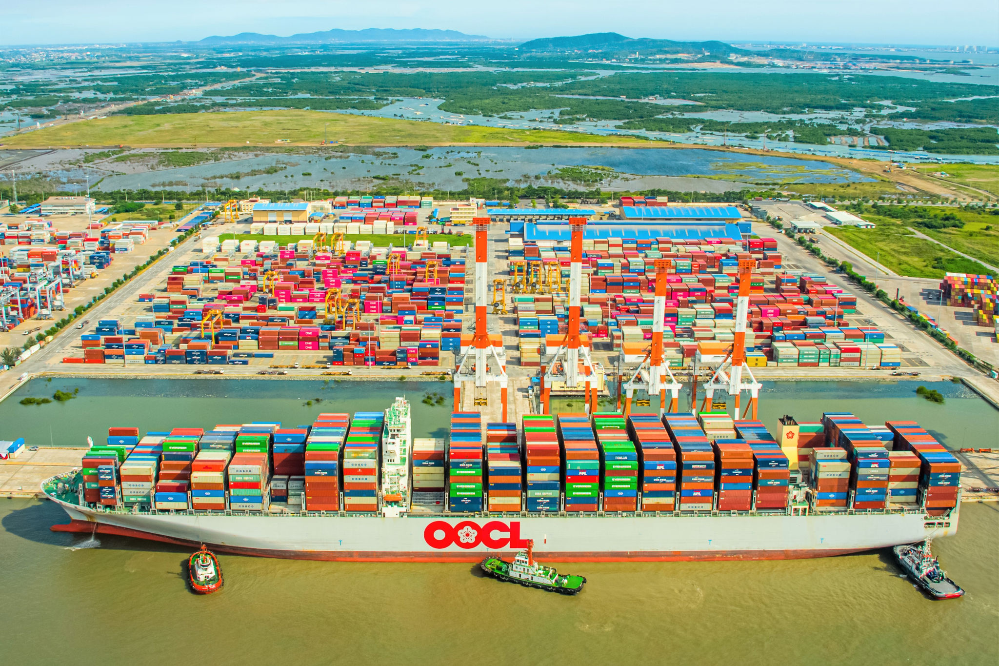 Nguồn lực đất nước phải được tập trung vào các cụm cảng cửa ngõ quốc tế mang tính chiến lược vùng như Cái Mép - Thị Vải (TP. Hồ Chí Minh) hay Lạch Huyện (Hải Phòng)