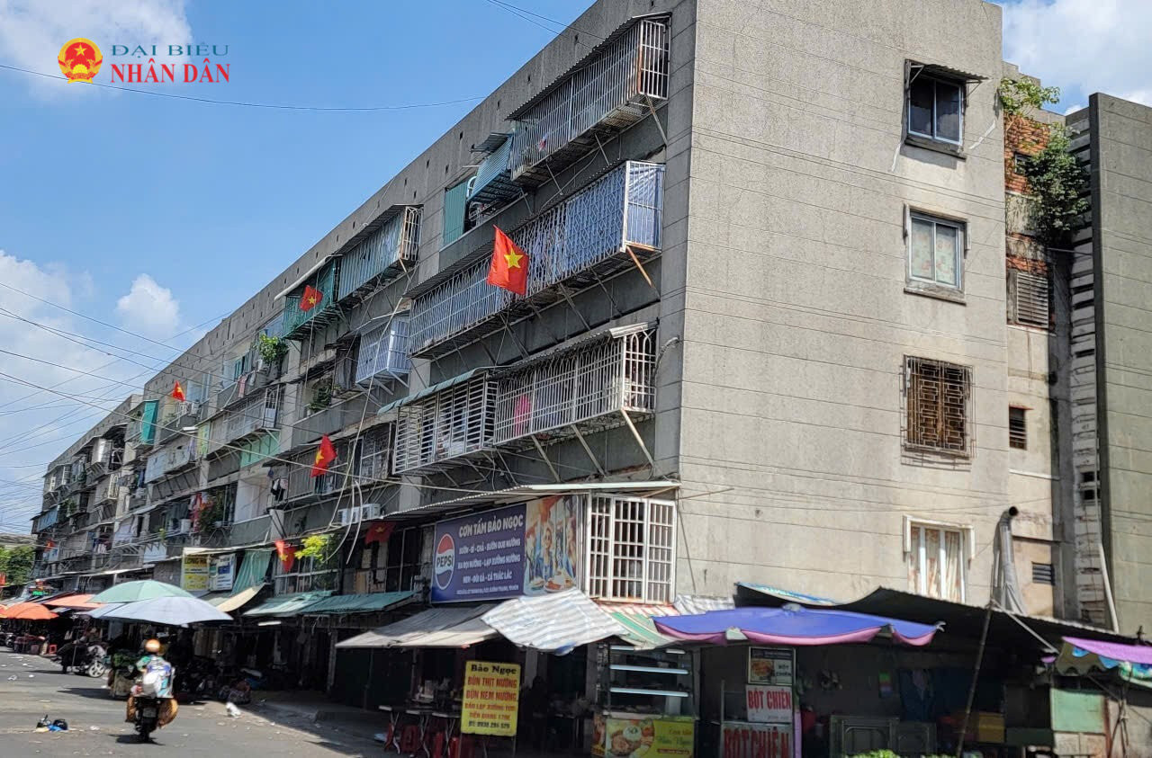 Một chung cư cũ trên địa bàn phường Bình Quới