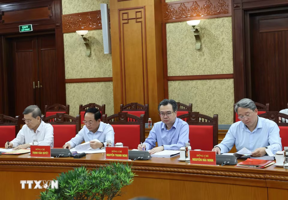 Các đại biểu tham dự cuộc làm việc của Tổng Bí thư, Chủ tịch nước Tô Lâm với Ban Chính sách, chiến lược Trung ương