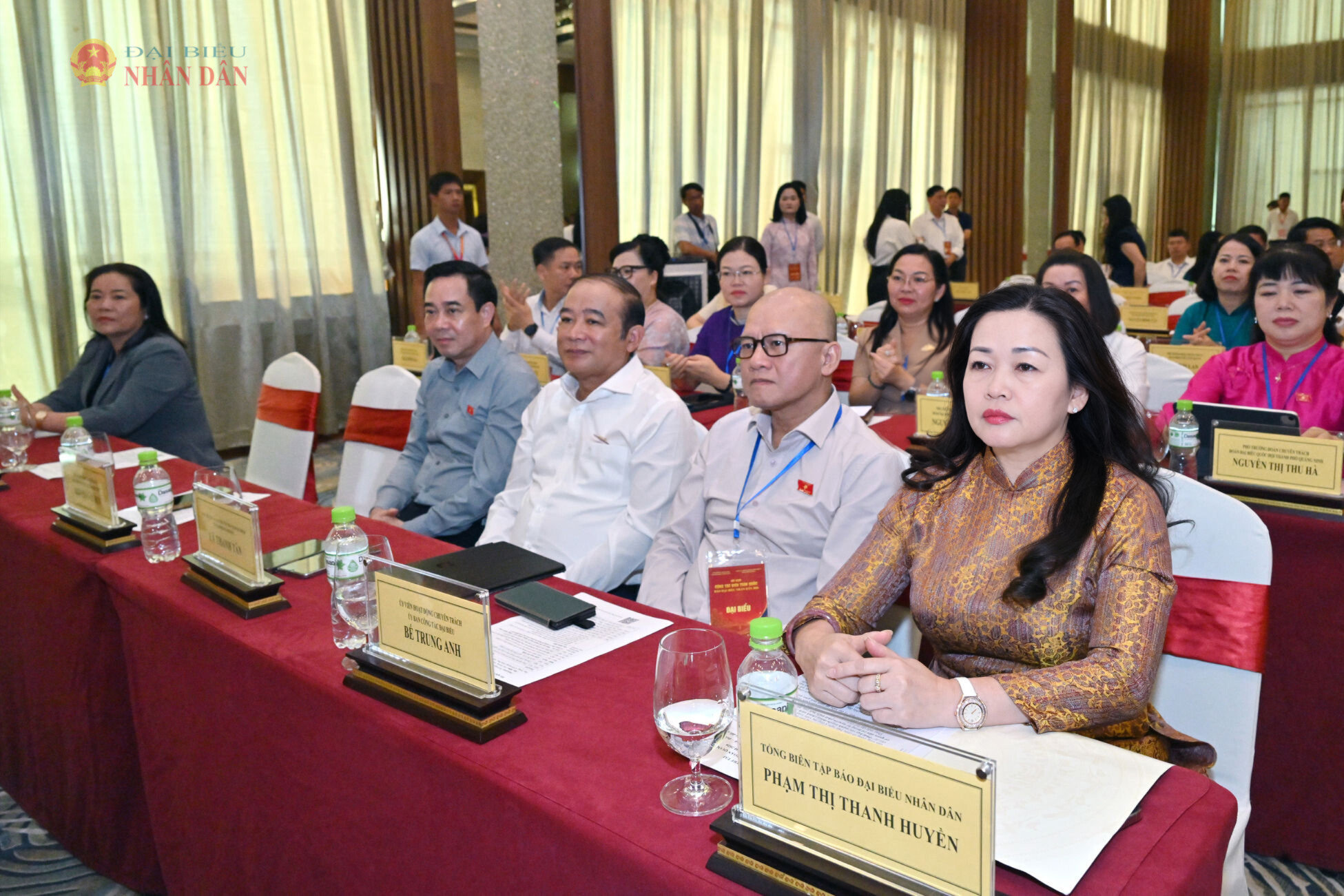 Tổng Biên tập Báo Đại biểu Nhân dân Phạm Thị Thanh Huyền và các đại biểu dự Hội nghị Cộng tác viên toàn quốc của Báo Đại biểu Nhân dân