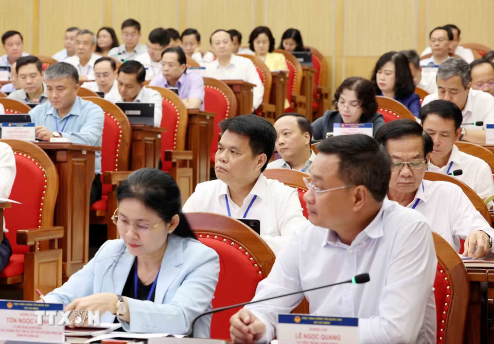 Các đồng chí Uỷ viên Trung ương Đảng khoá XIV tham dự lớp học