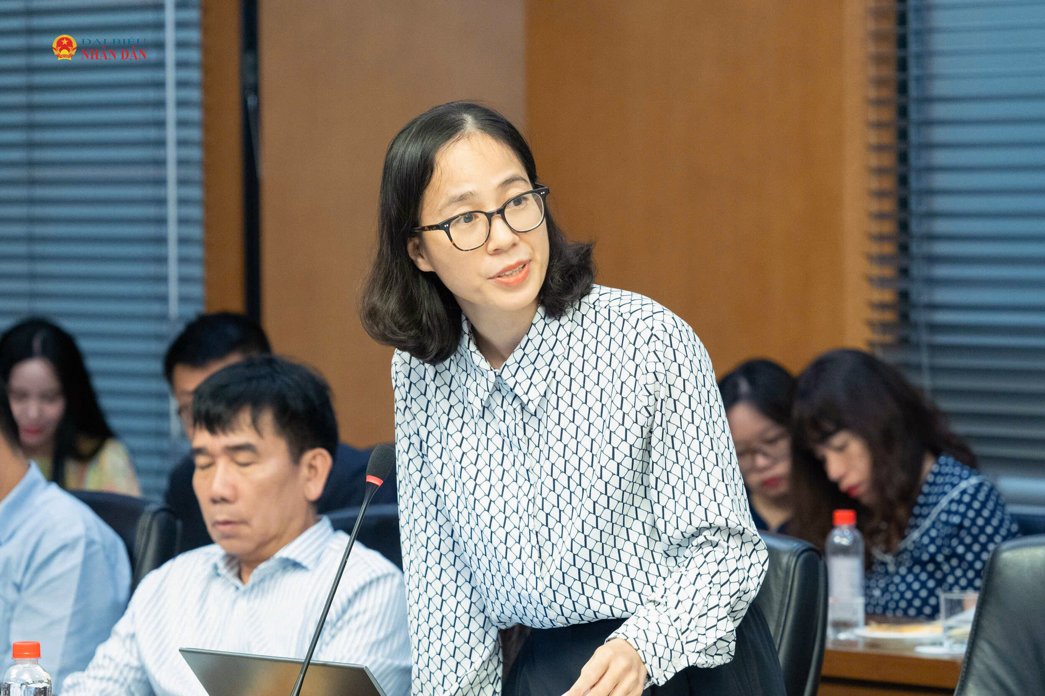 Trưởng phòng Xây dựng pháp luật, Ban Pháp chế, Liên đoàn Thương mại và Công nghiệp Việt Nam (VCCI) Nguyễn Thị Diệu Hồng phát biểu tại phiên họp