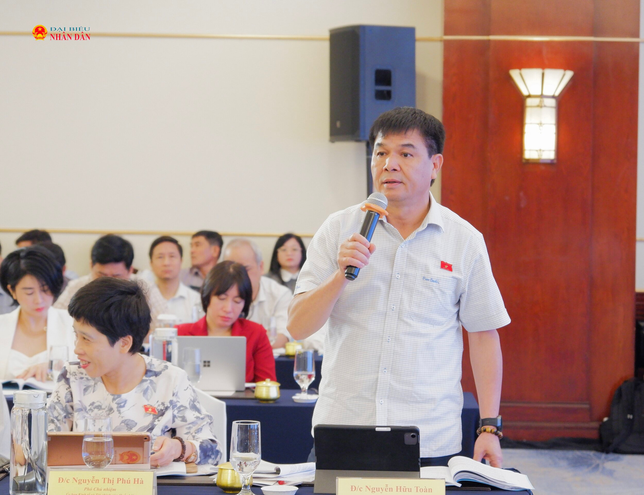 Phó Chủ nhiệm Ủy ban Kinh tế và Tài chính Nguyễn Hữu Toàn phát biểu